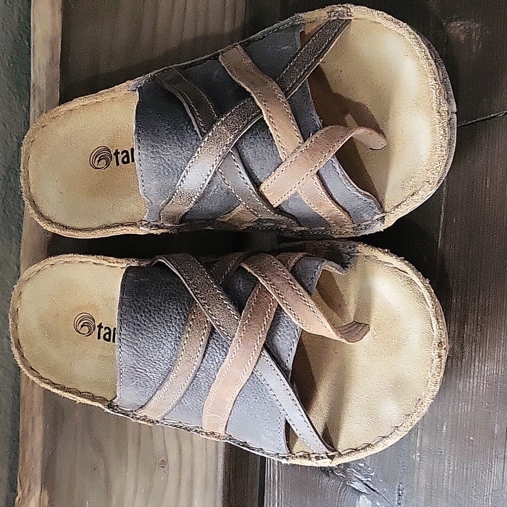 Tamarindo Sandals 8.5 - Picture 3 of 5